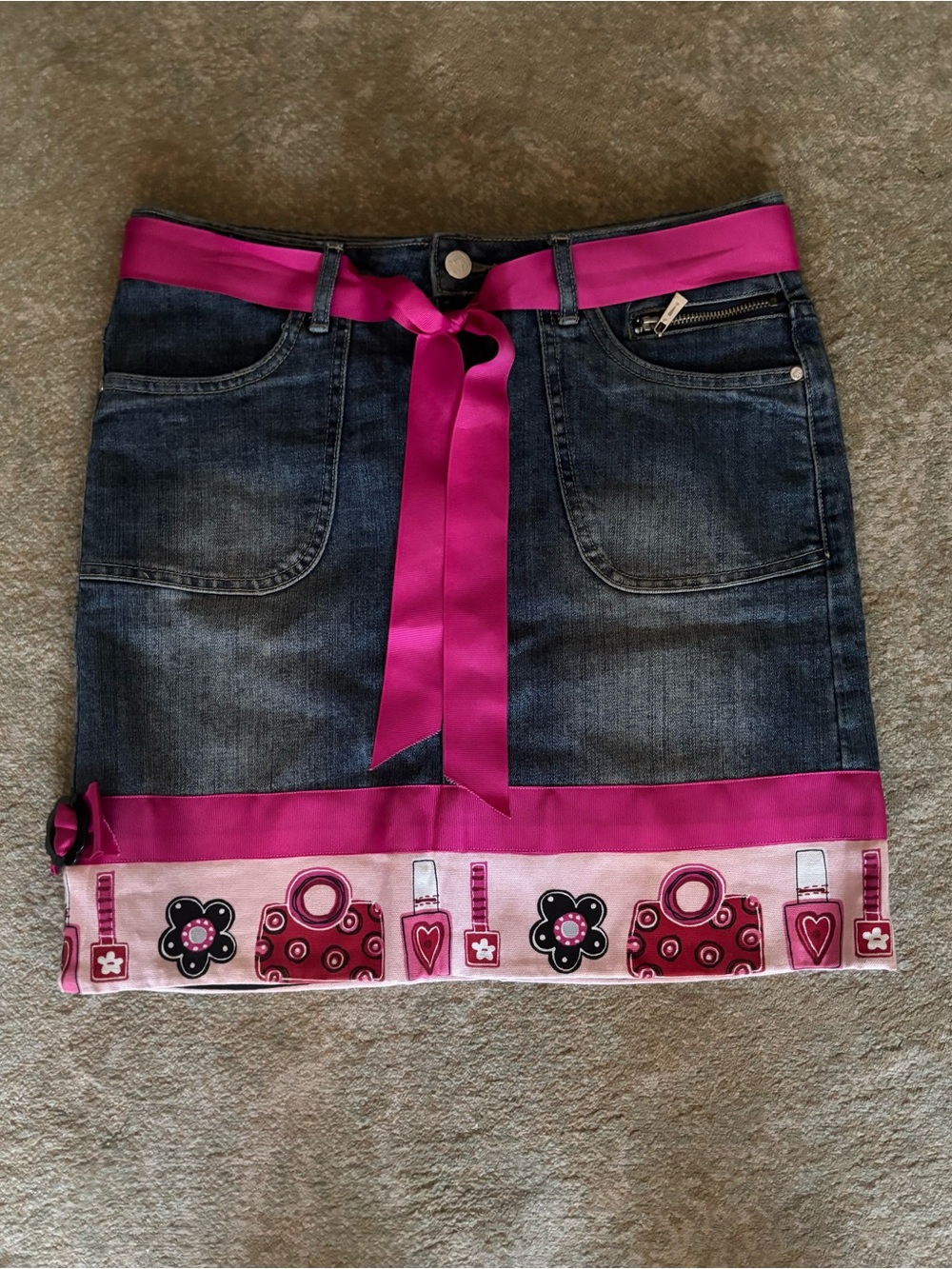 Oops! Jeans Women’s 9/10 Y2K Denim Skirt Pink Ribbon Purse Makeup Print